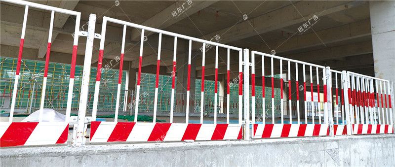 紅白護欄